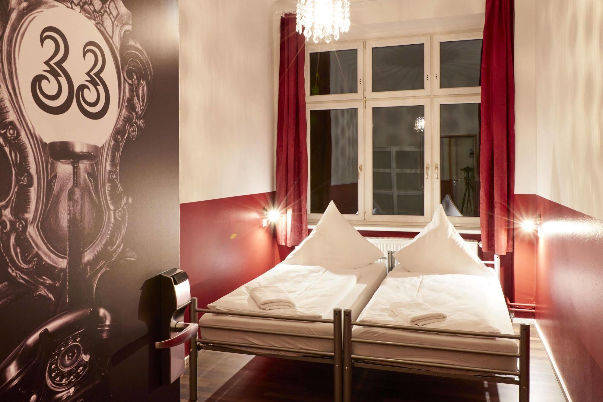 Ballhaus Ostello *